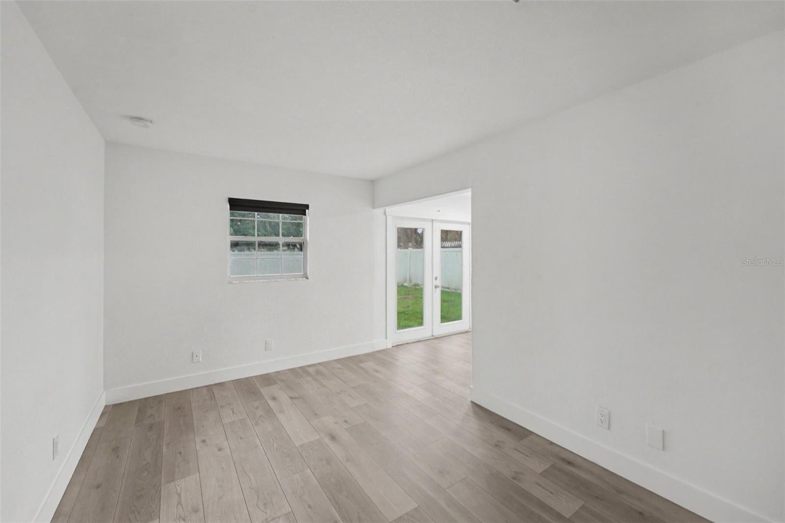 131 EMERALD LN — photo 16