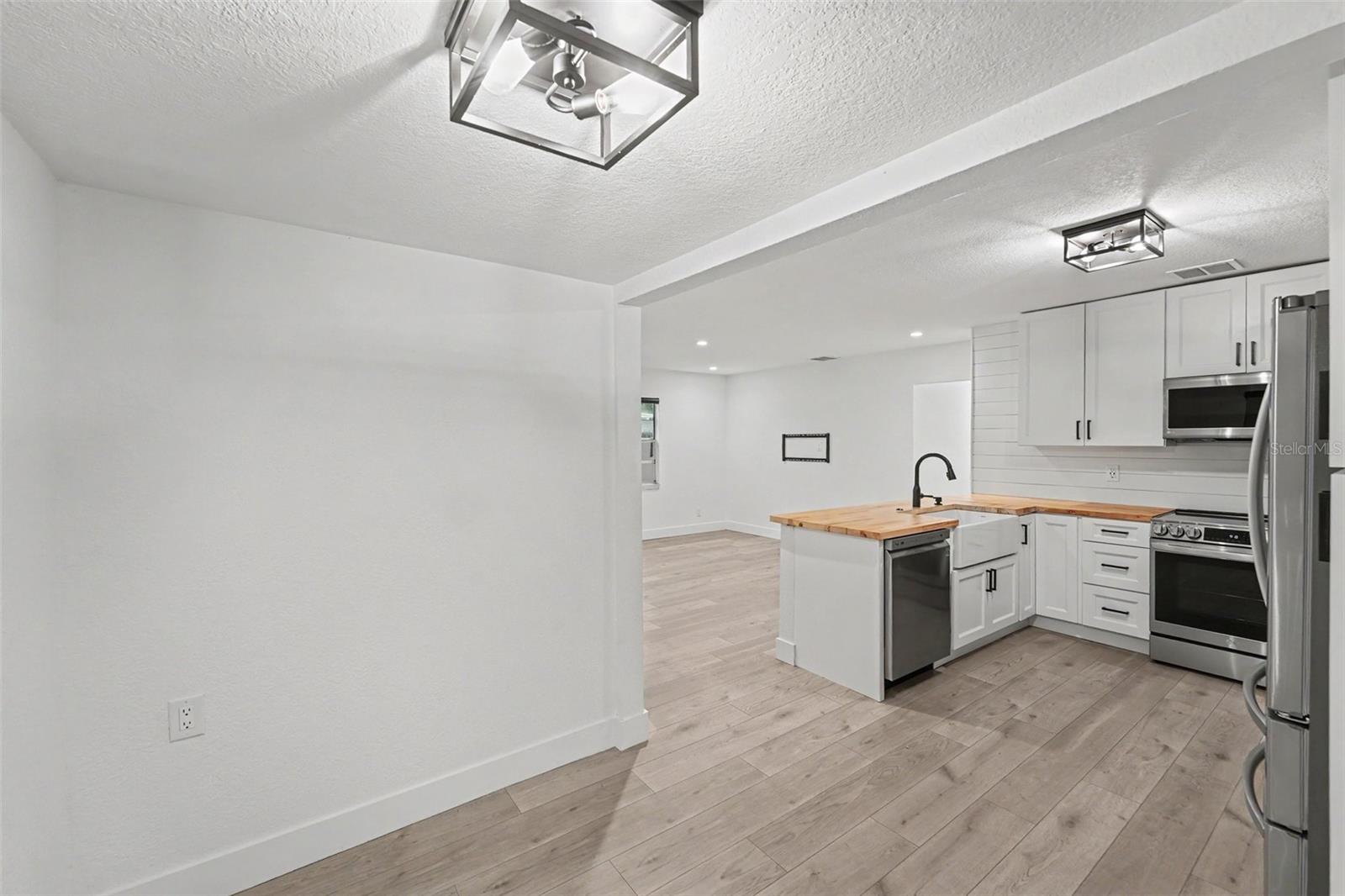 131 EMERALD LN — photo 13