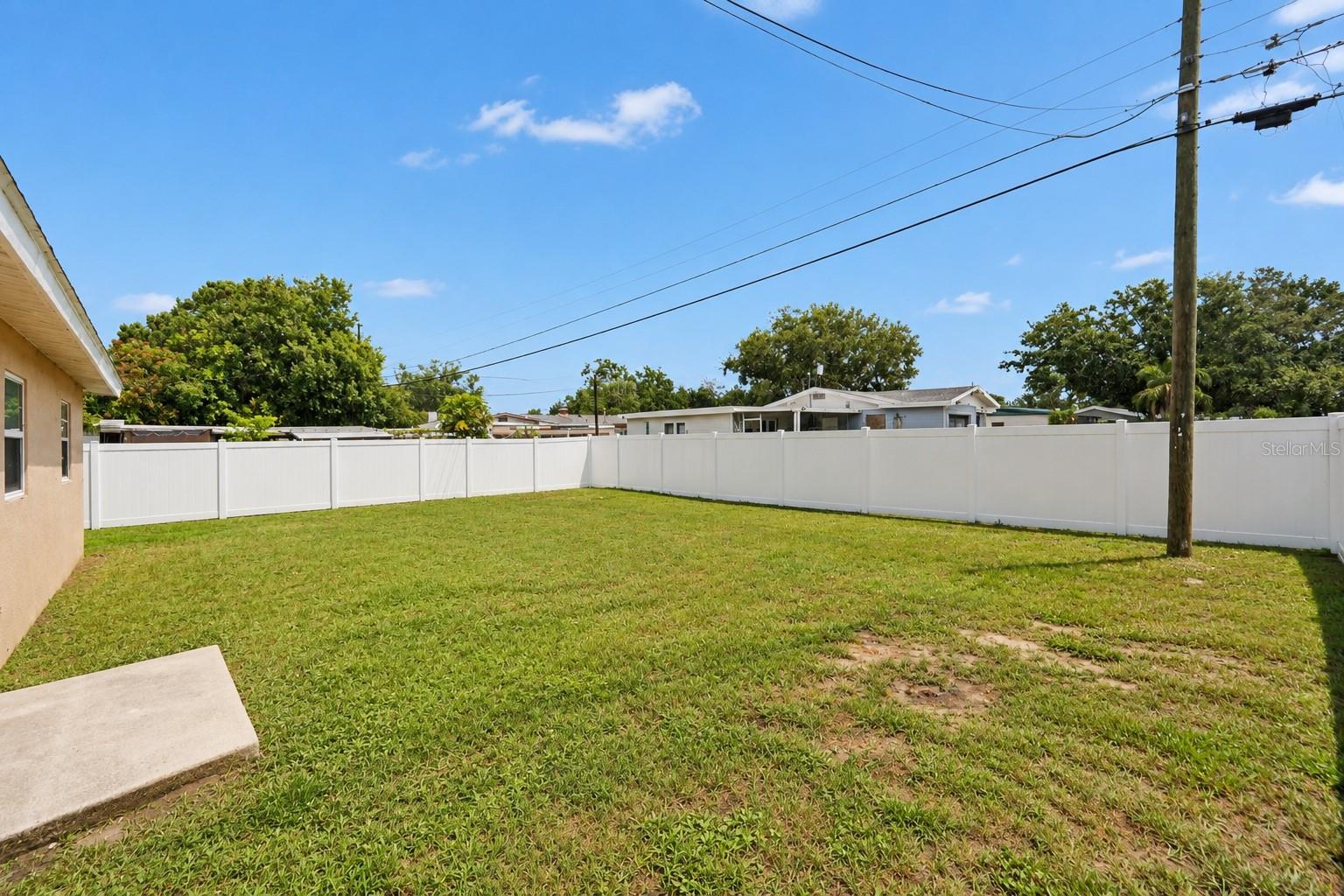 131 EMERALD LN — photo 26