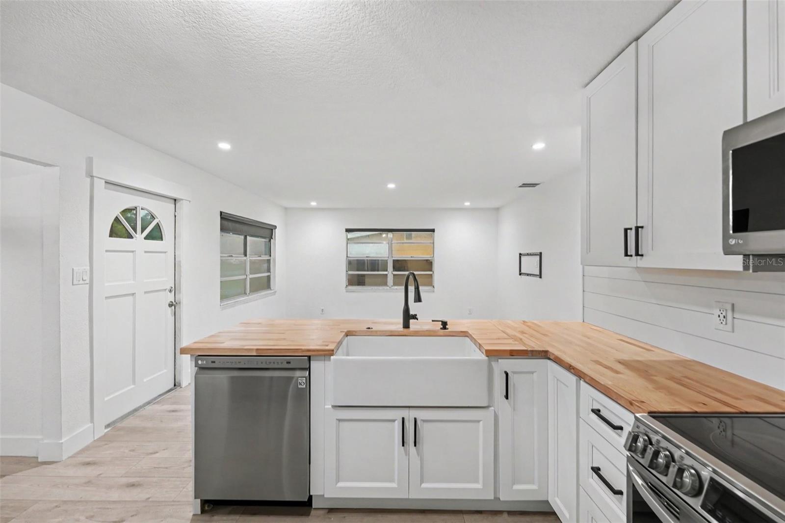 131 EMERALD LN — photo 9