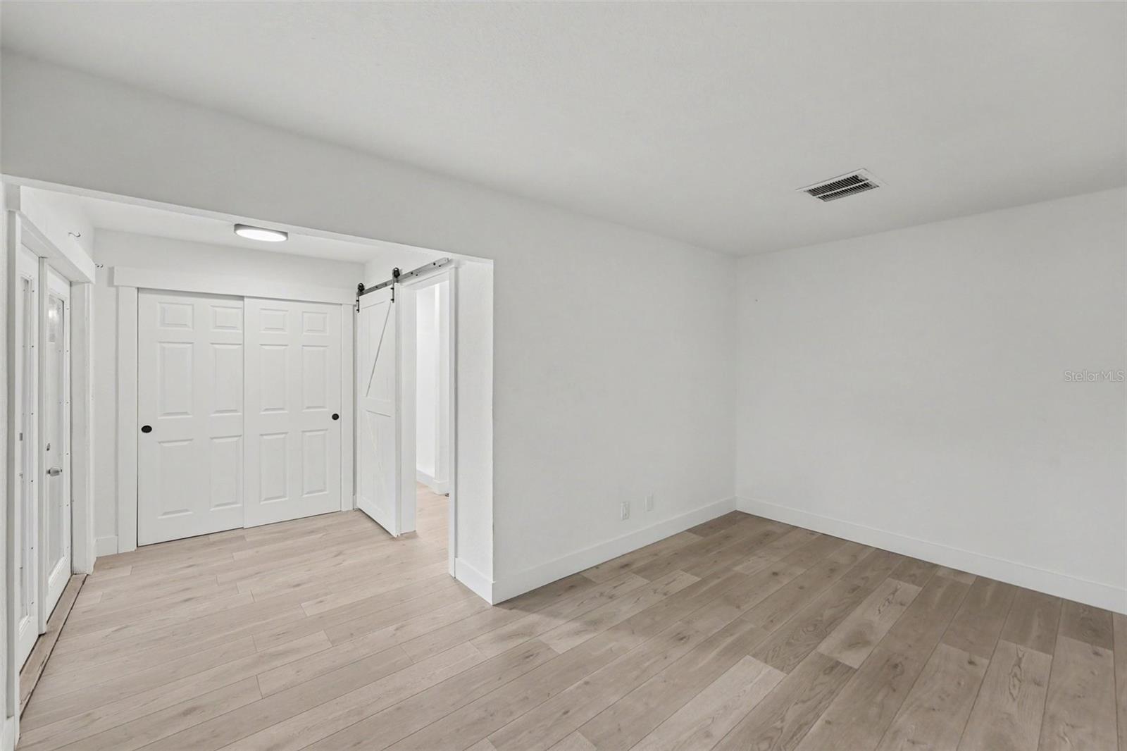 131 EMERALD LN — photo 17