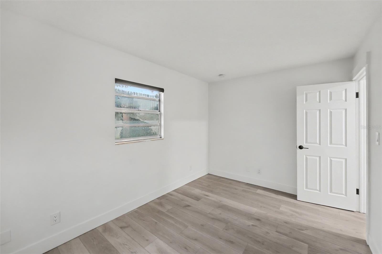 131 EMERALD LN — photo 23