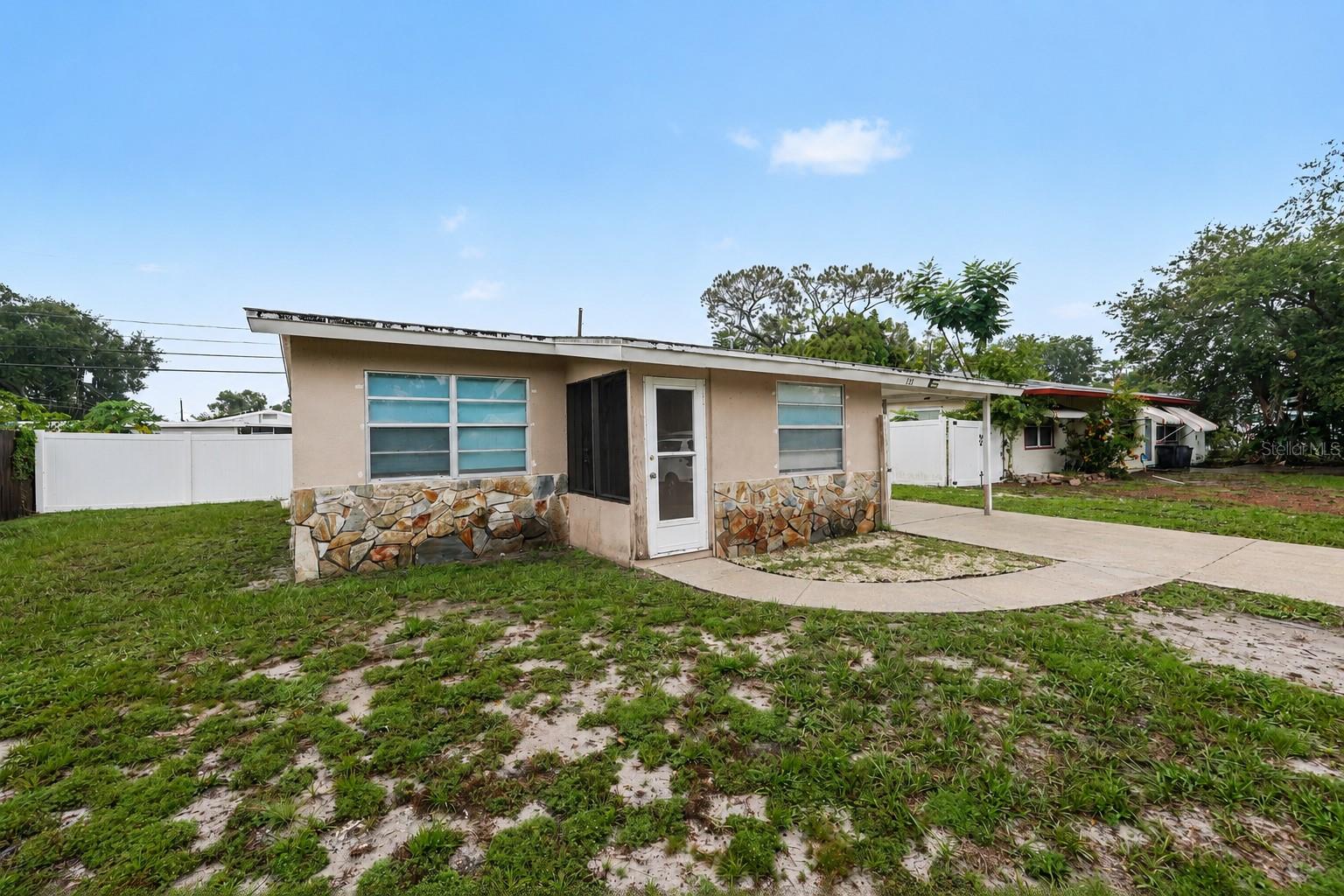 131 EMERALD LN — photo 3
