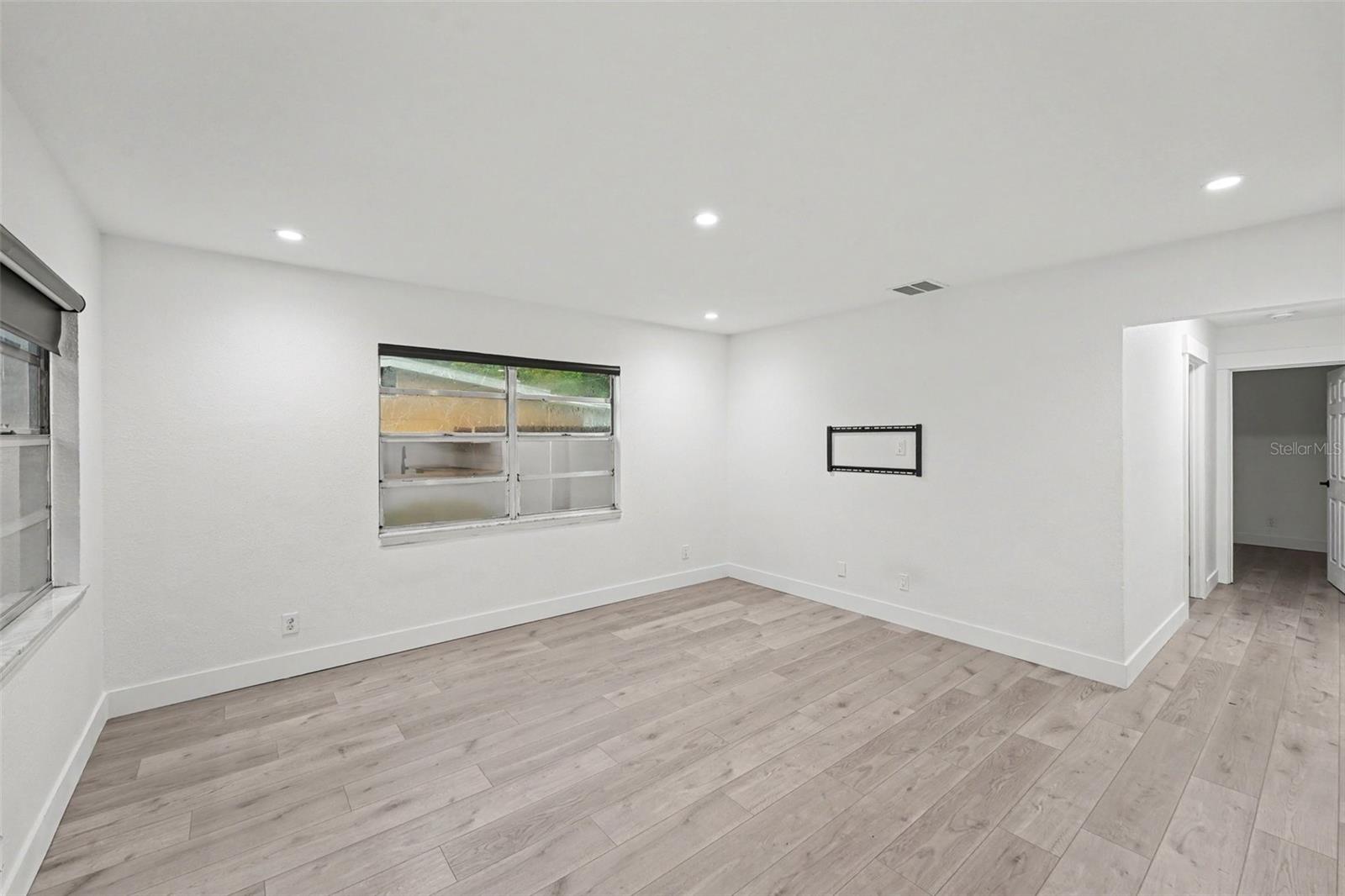 131 EMERALD LN — photo 5