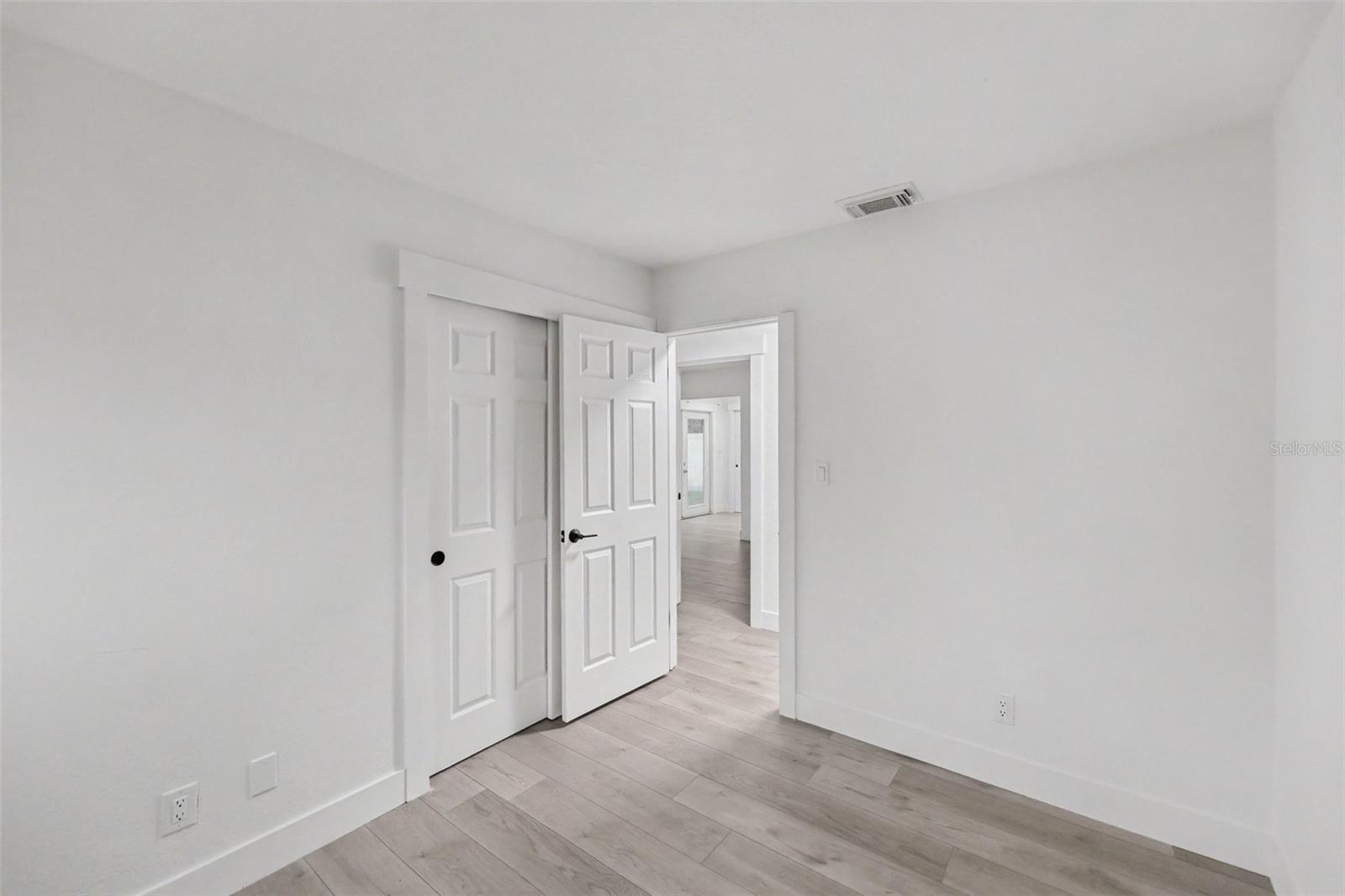 131 EMERALD LN — photo 20