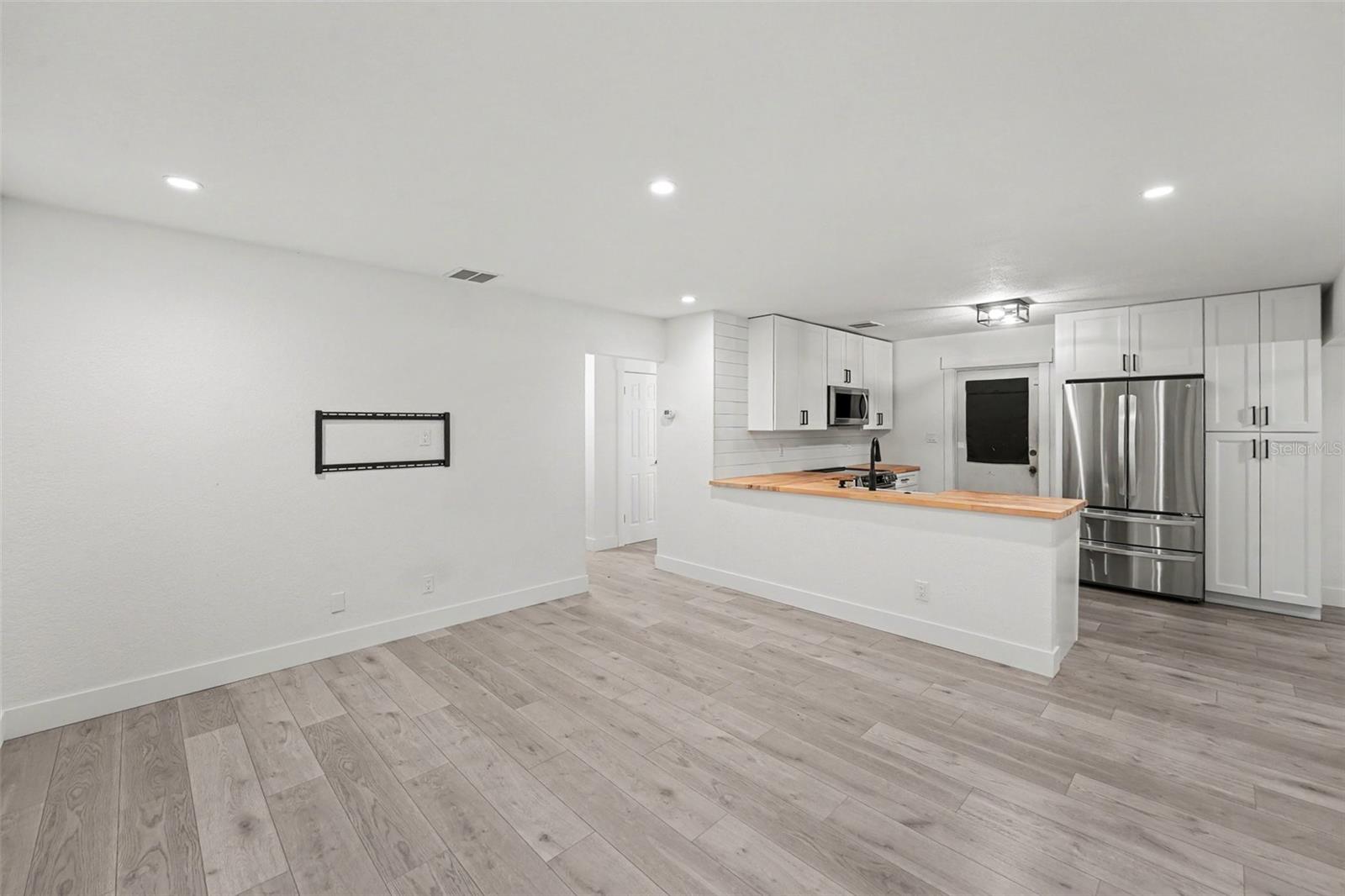 131 EMERALD LN — photo 7