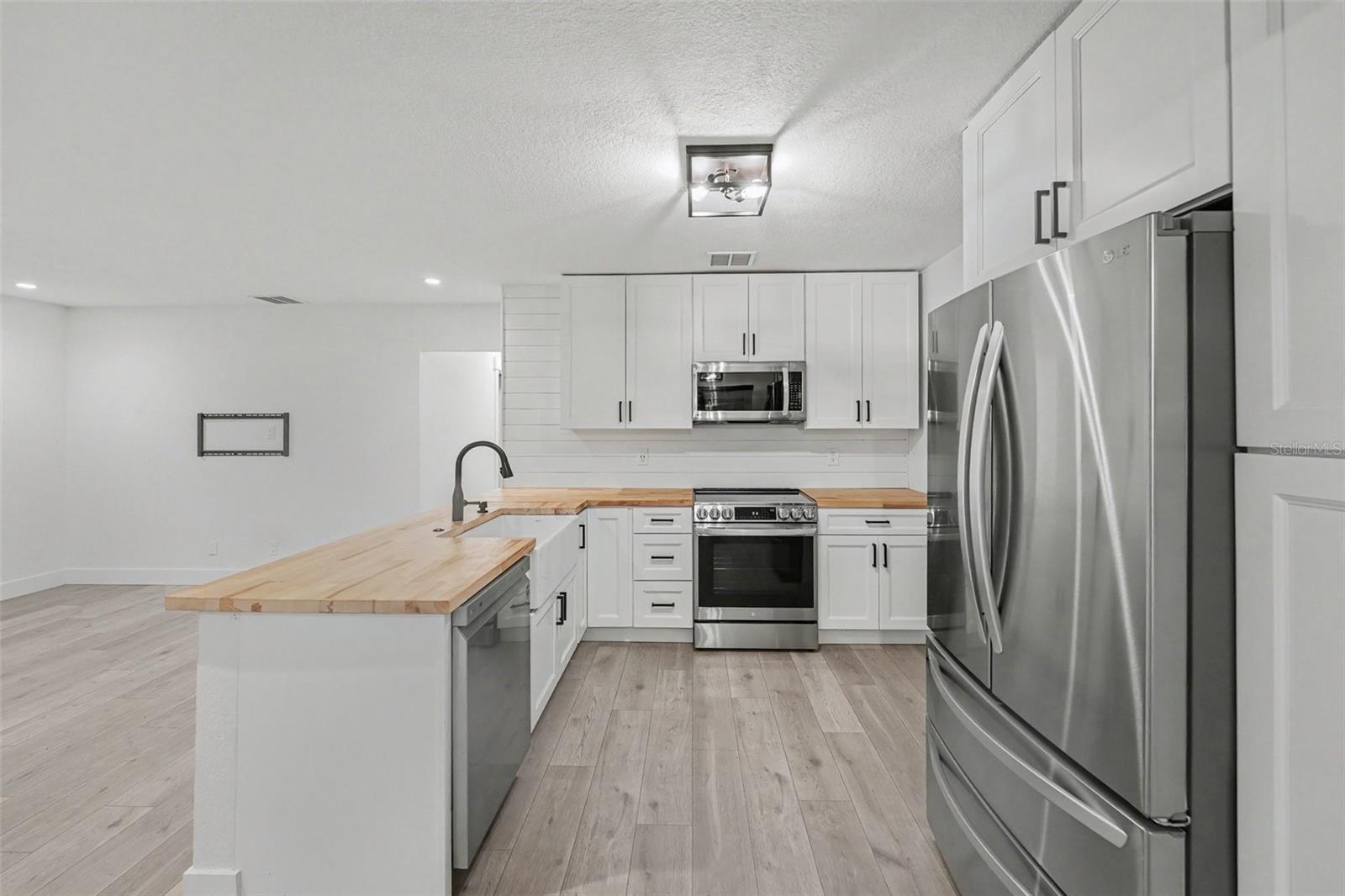 131 EMERALD LN — photo 10