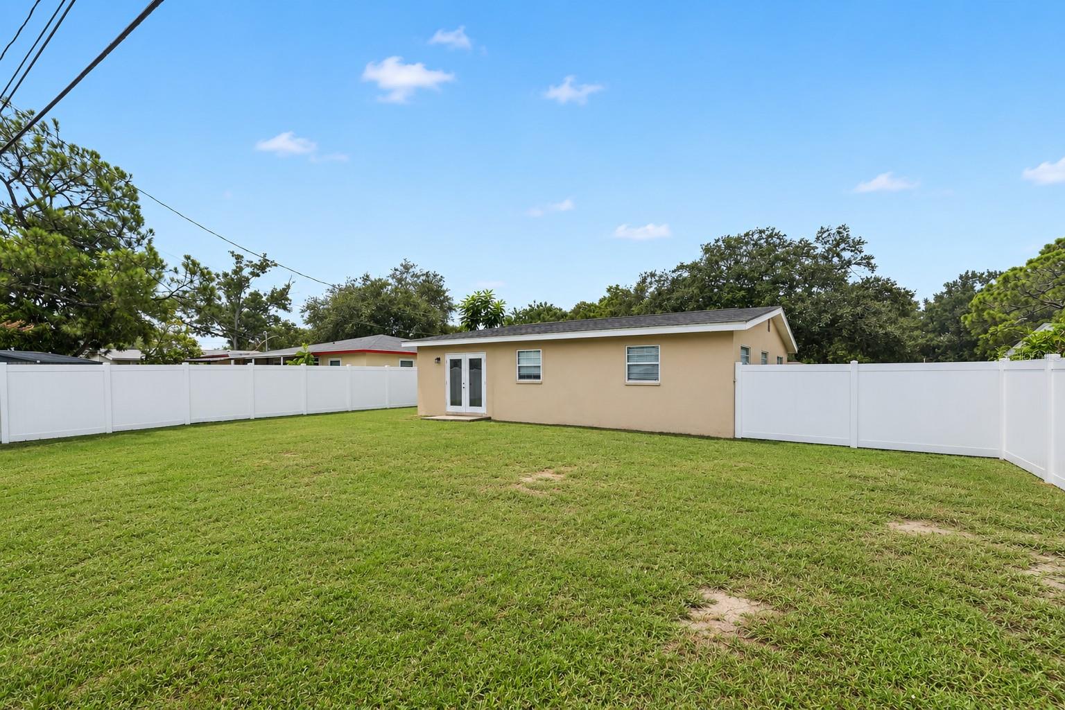131 EMERALD LN — photo 27