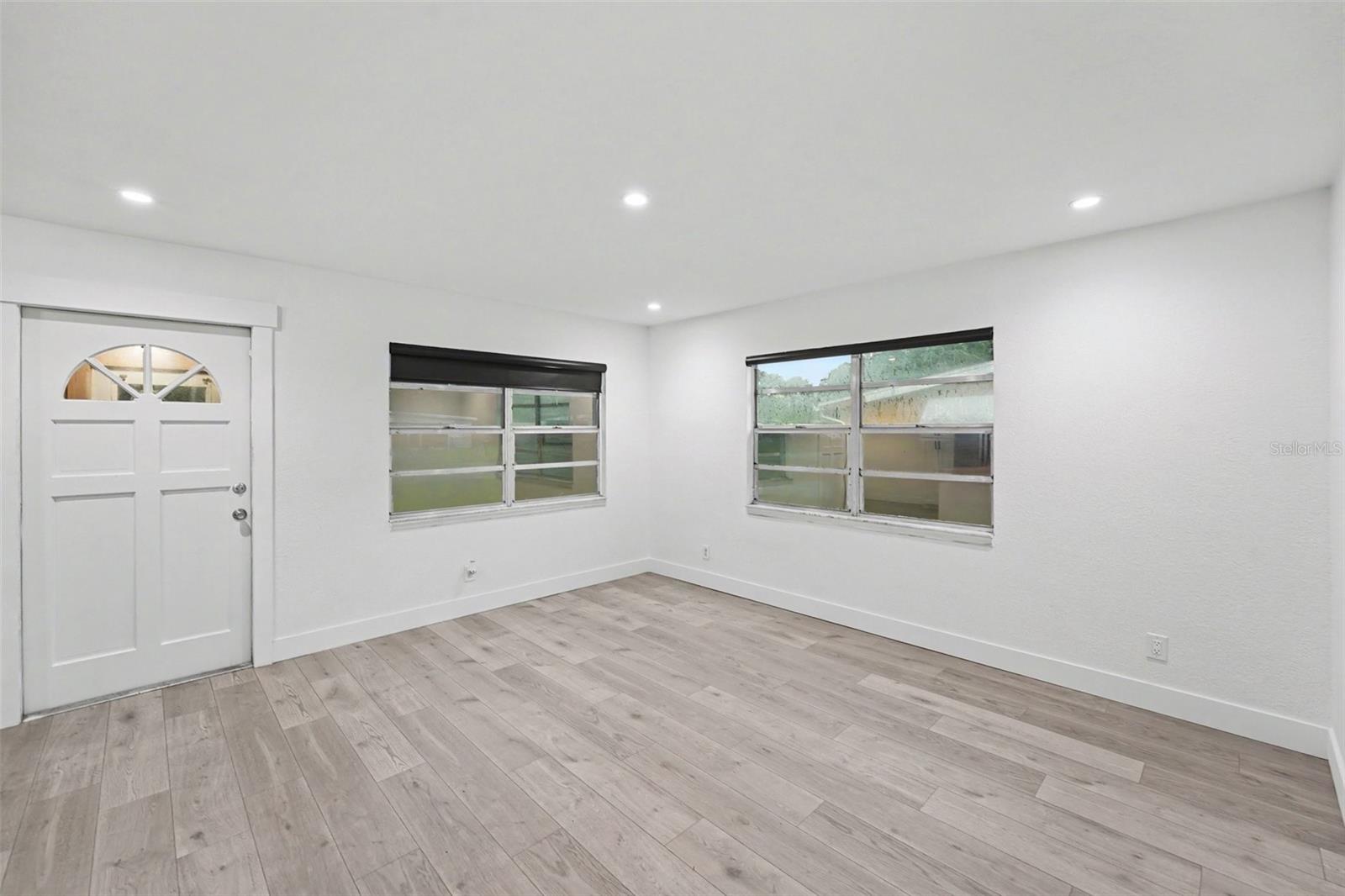 131 EMERALD LN — photo 4