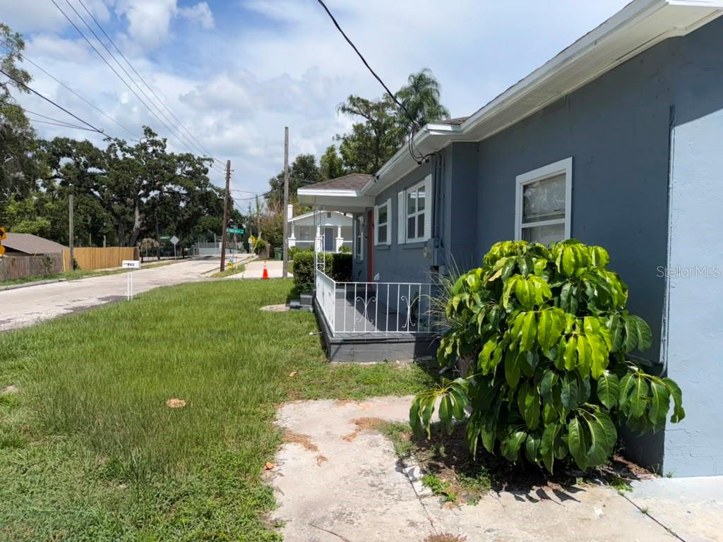 703 E HAMILTON AVE — photo 17