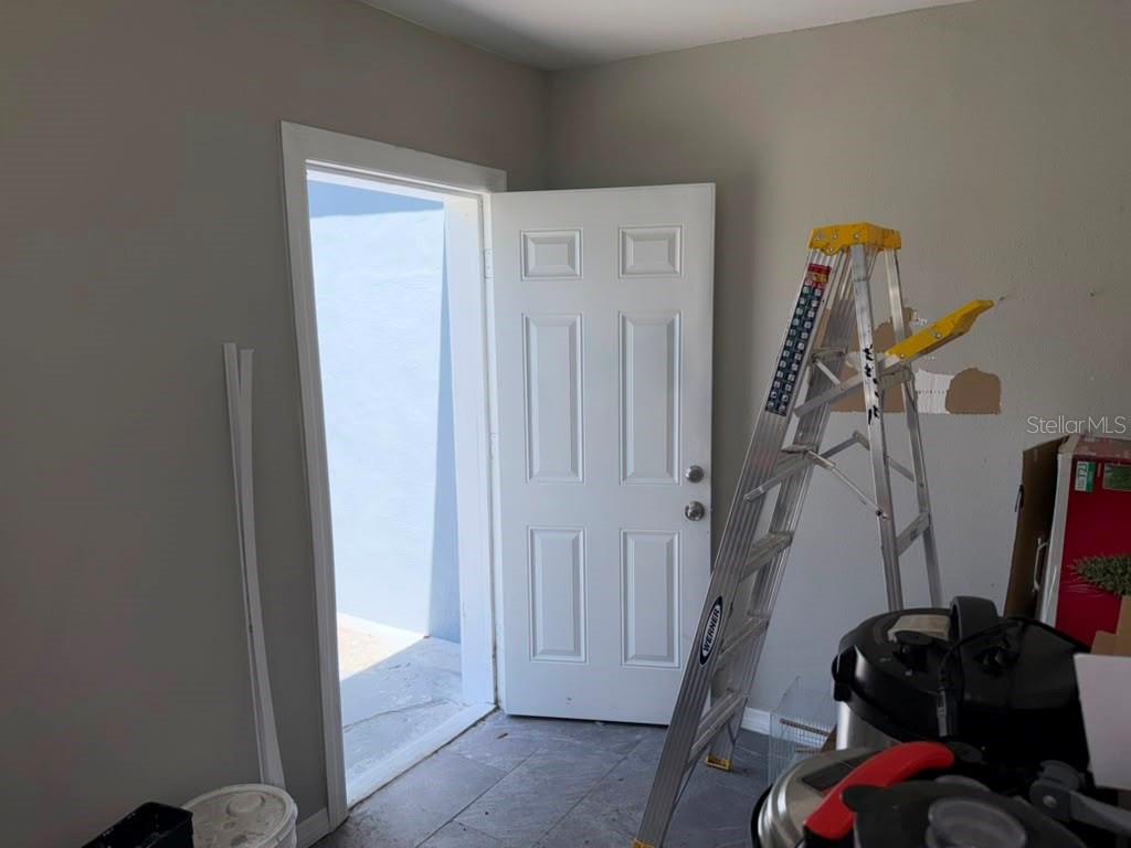 703 E HAMILTON AVE — photo 29
