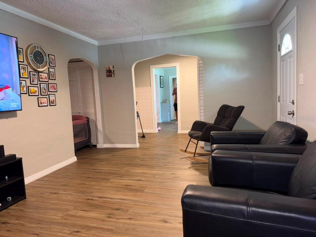 703 E HAMILTON AVE — photo 27