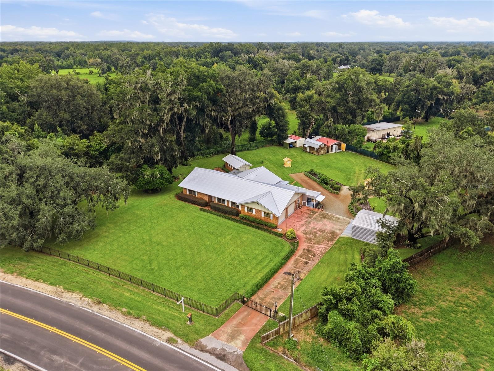 3704 THONOTOSASSA RD — photo 42