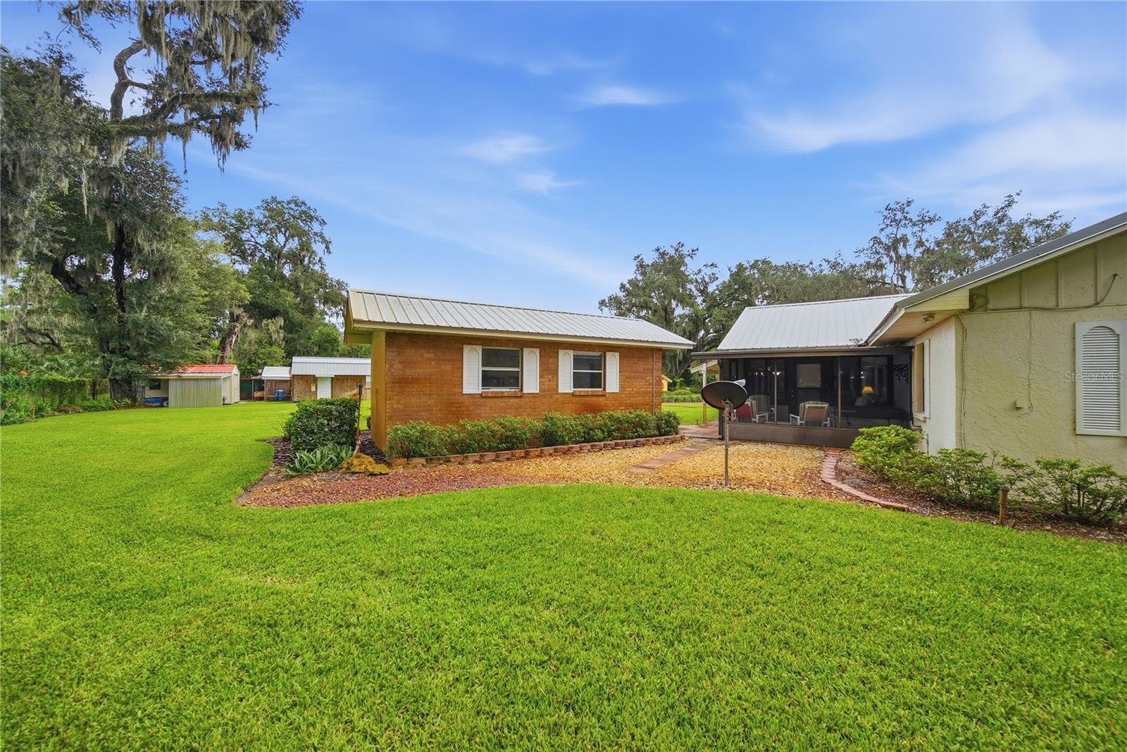 3704 THONOTOSASSA RD — photo 3