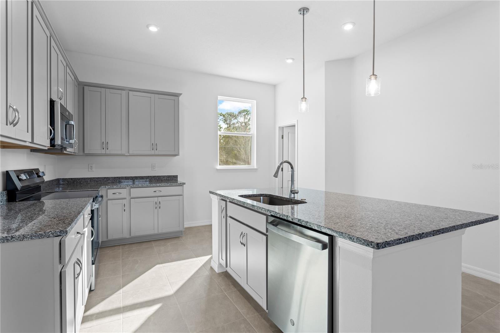 9607 MONTAGUE ST — photo 10