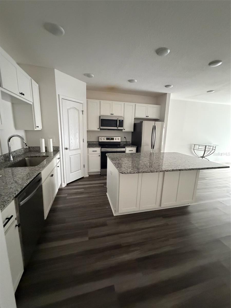 4743 DEER TRACK ST — photo 3