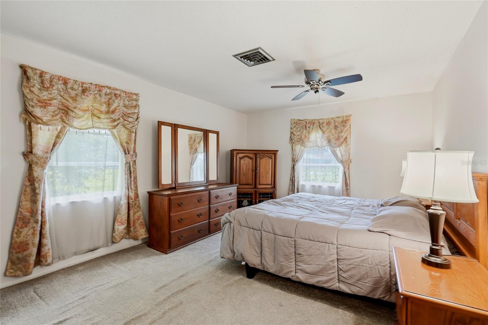 427 RUBENS DR — photo 15