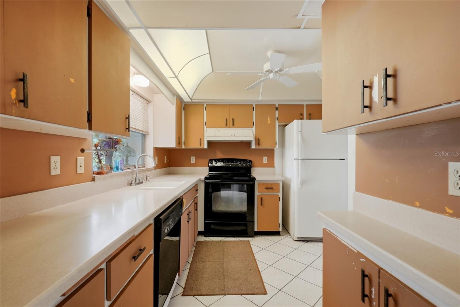427 RUBENS DR — photo 23