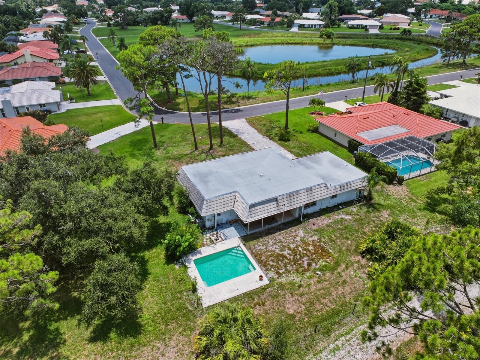 427 RUBENS DR — photo 3