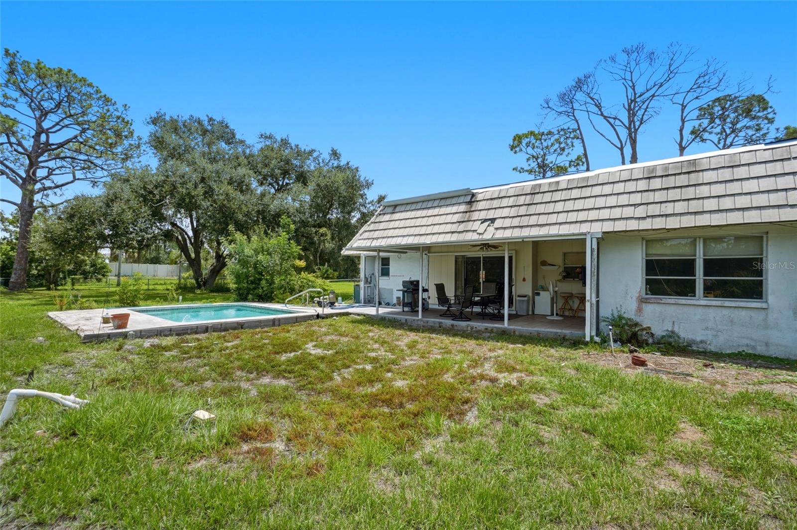 427 RUBENS DR — photo 6