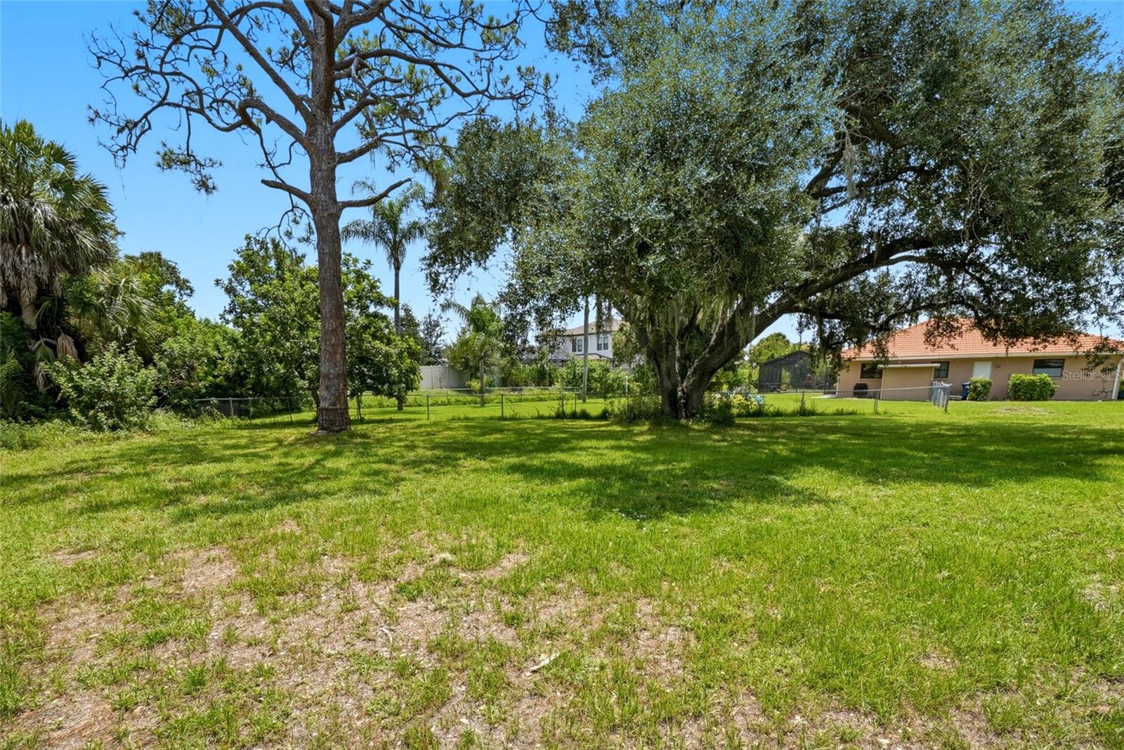 427 RUBENS DR — photo 32