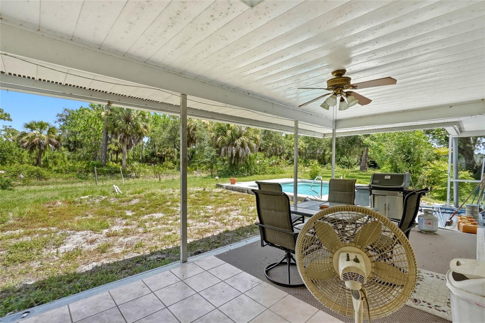 427 RUBENS DR — photo 27