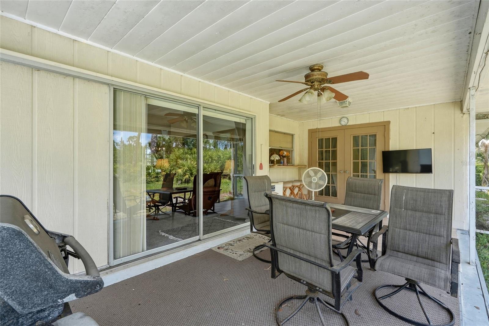 427 RUBENS DR — photo 28