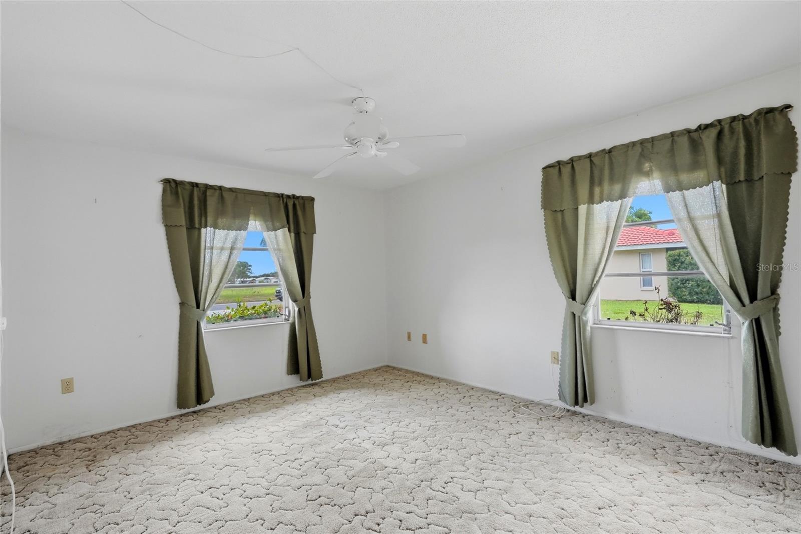 427 RUBENS DR — photo 19