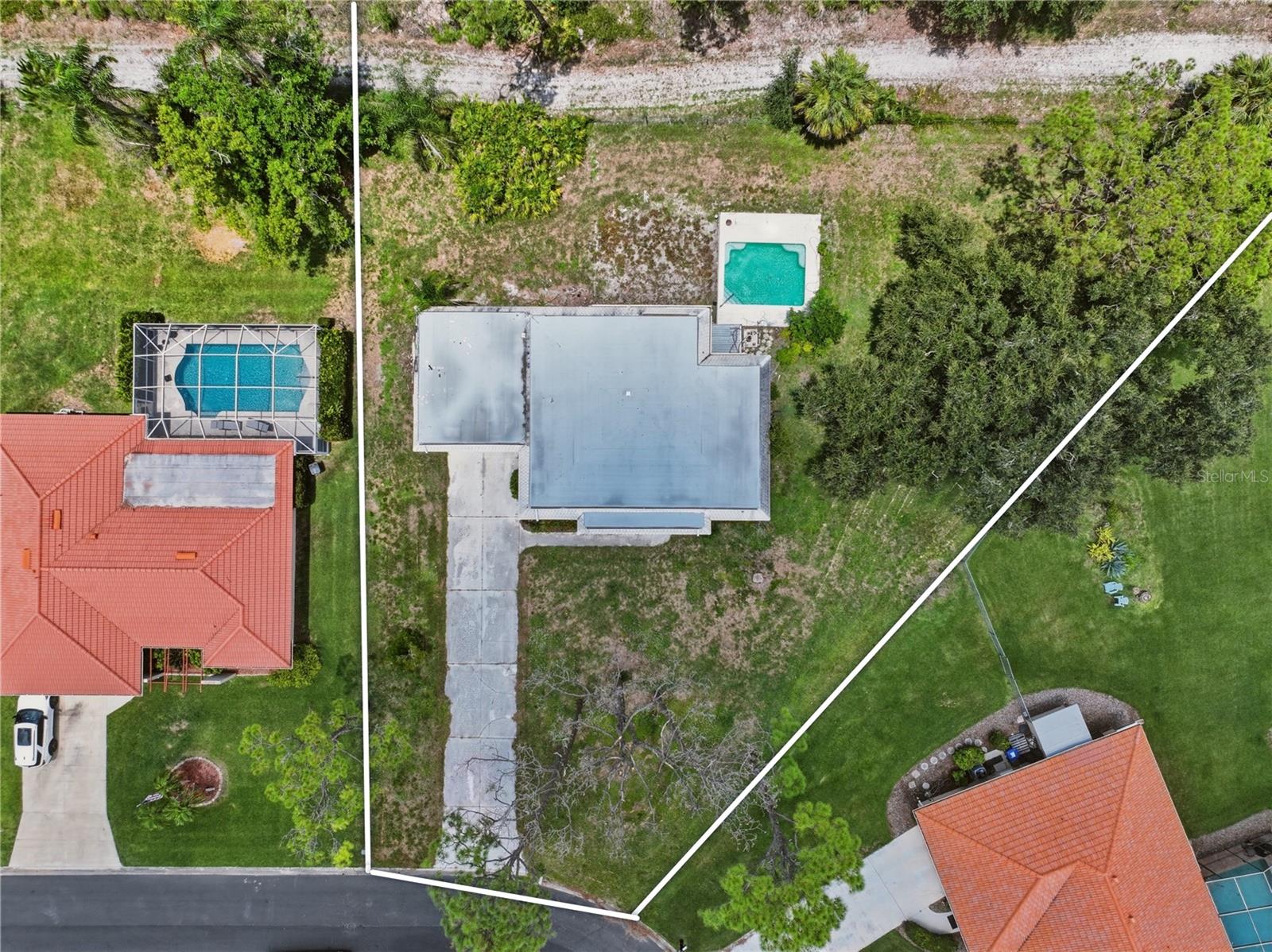 427 RUBENS DR — photo 5