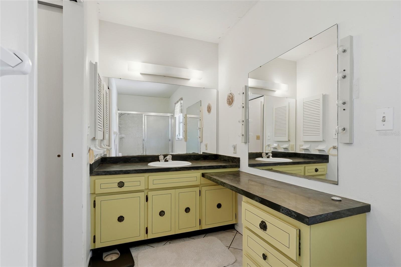427 RUBENS DR — photo 16