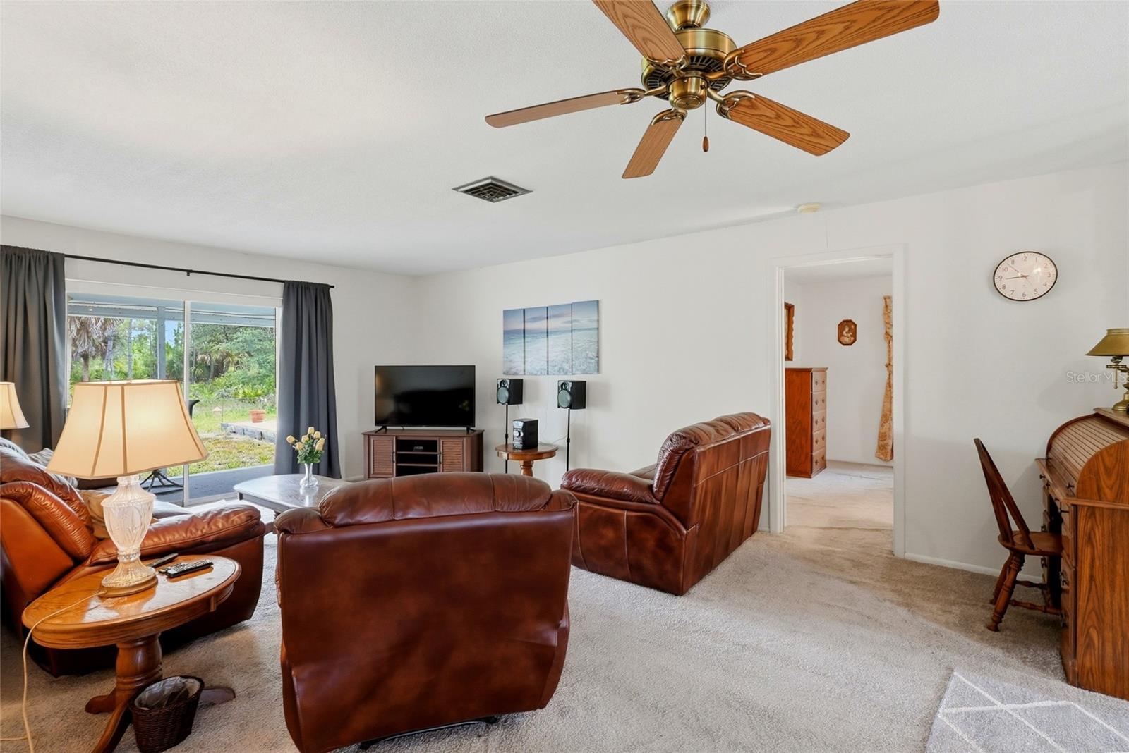 427 RUBENS DR — photo 12