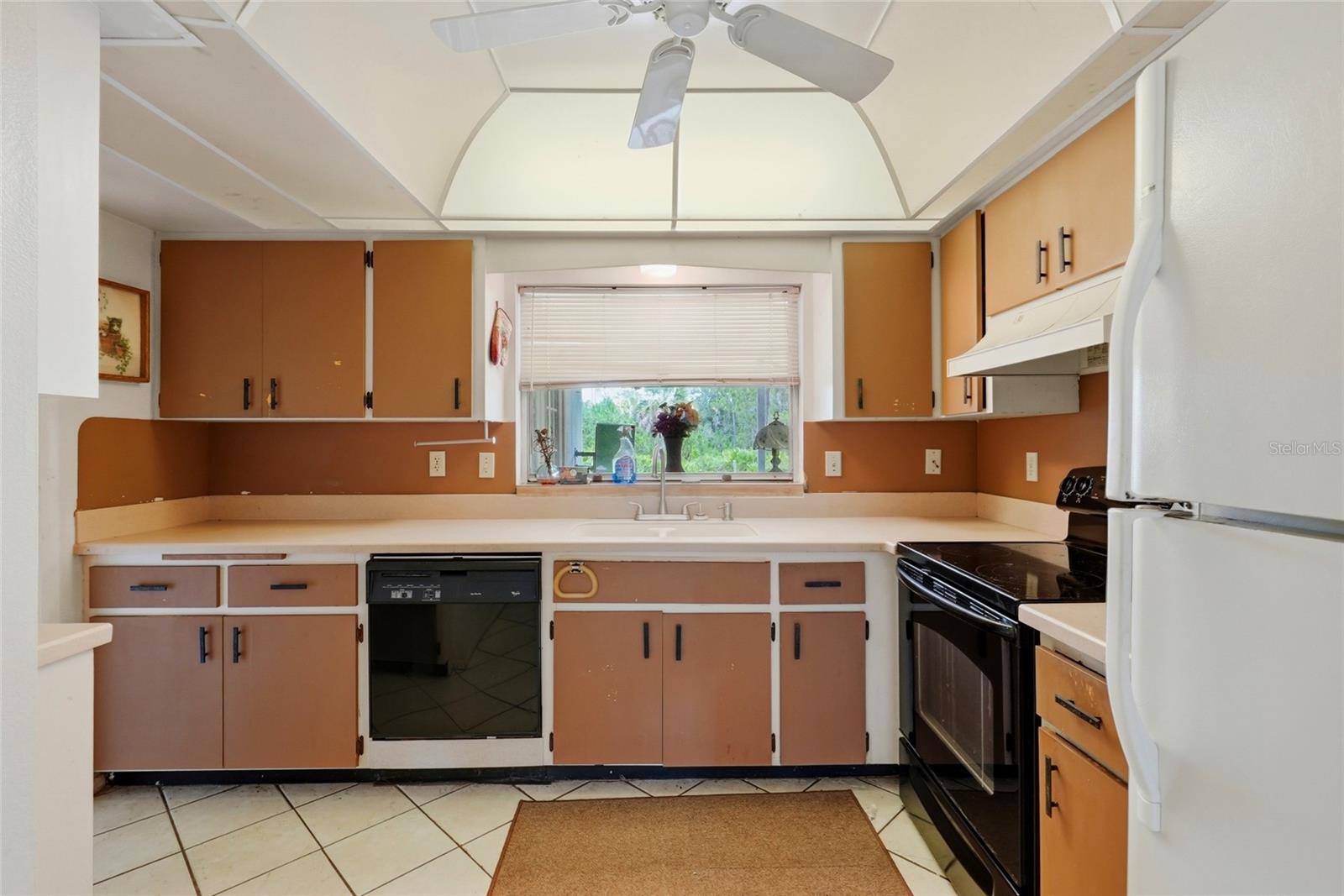 427 RUBENS DR — photo 22