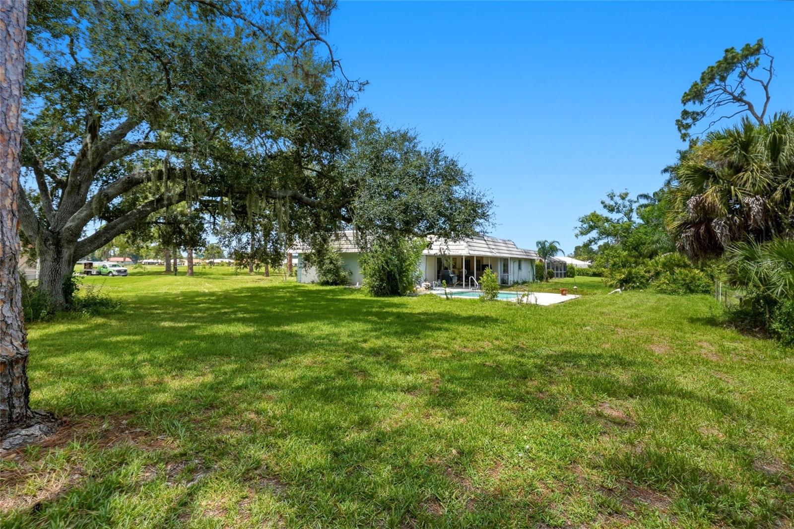 427 RUBENS DR — photo 7
