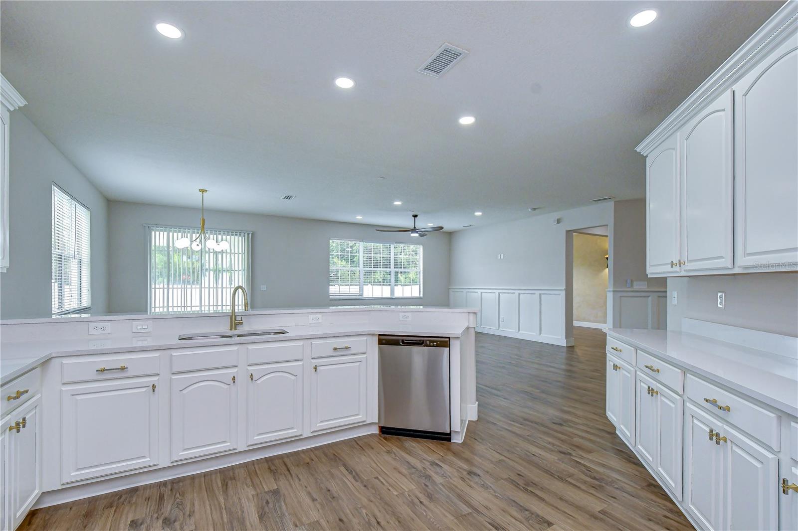 1712 ATLANTIC DR — photo 33