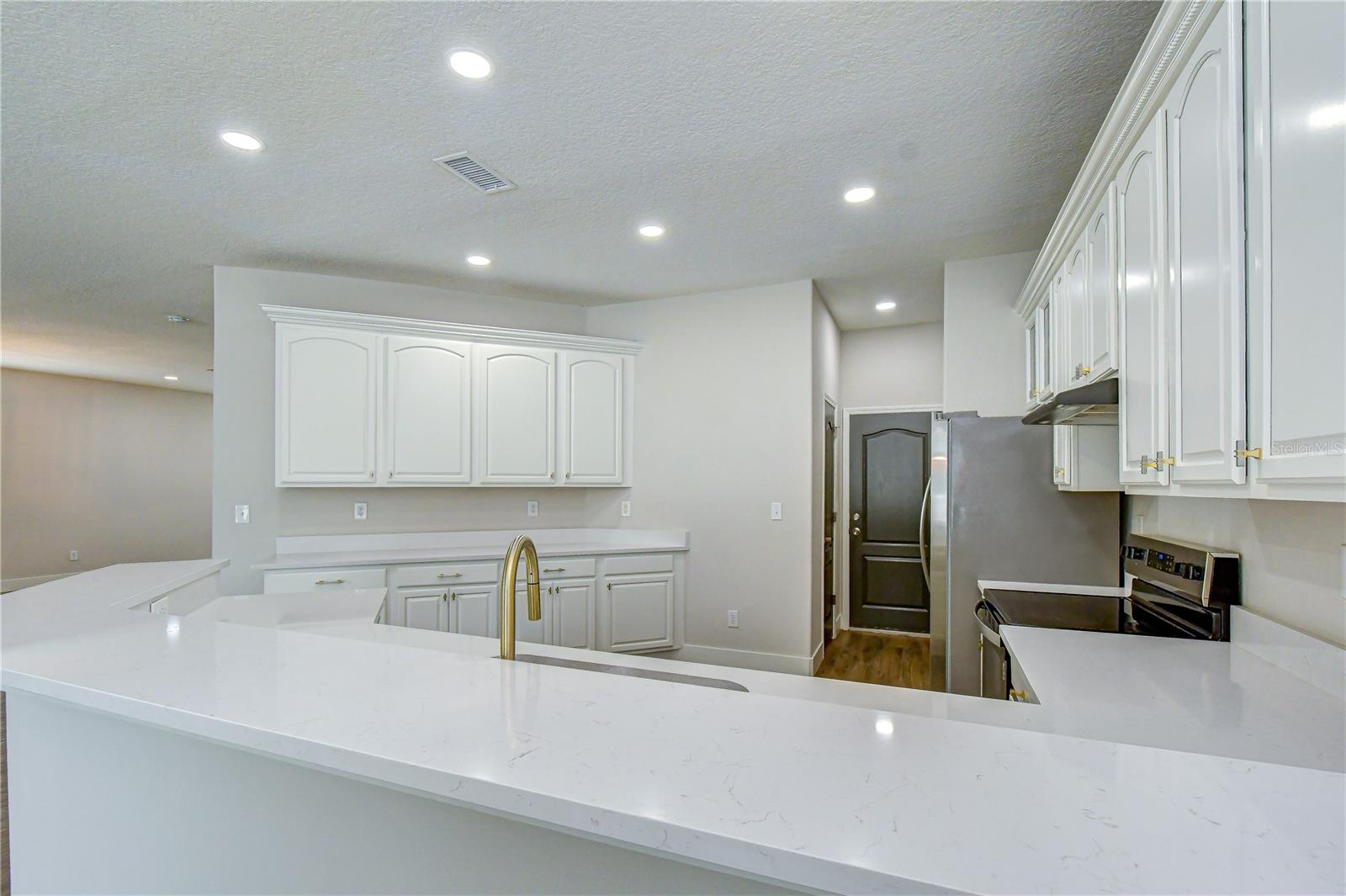 1712 ATLANTIC DR — photo 8