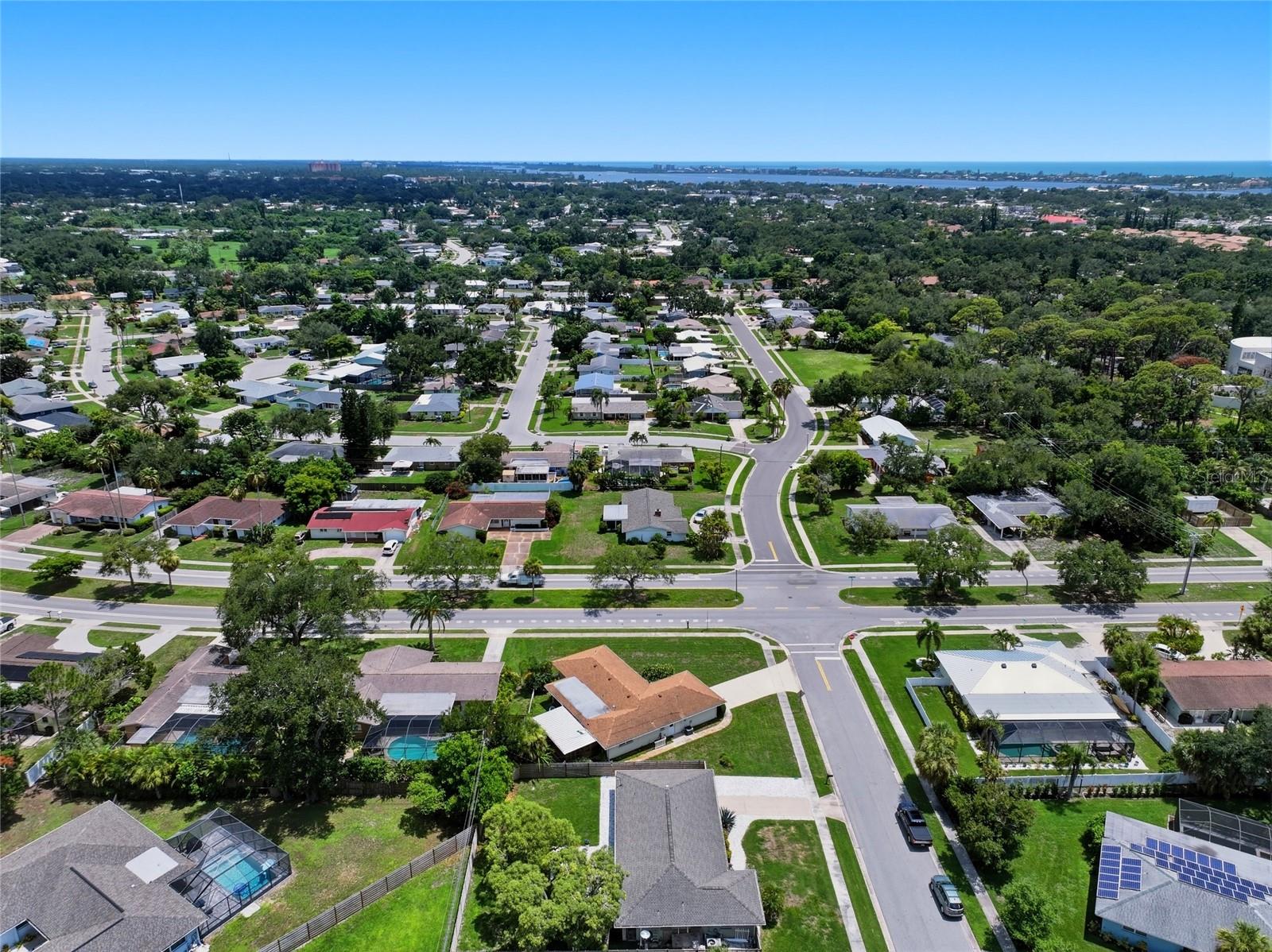 2711 GULF GATE DR — photo 30