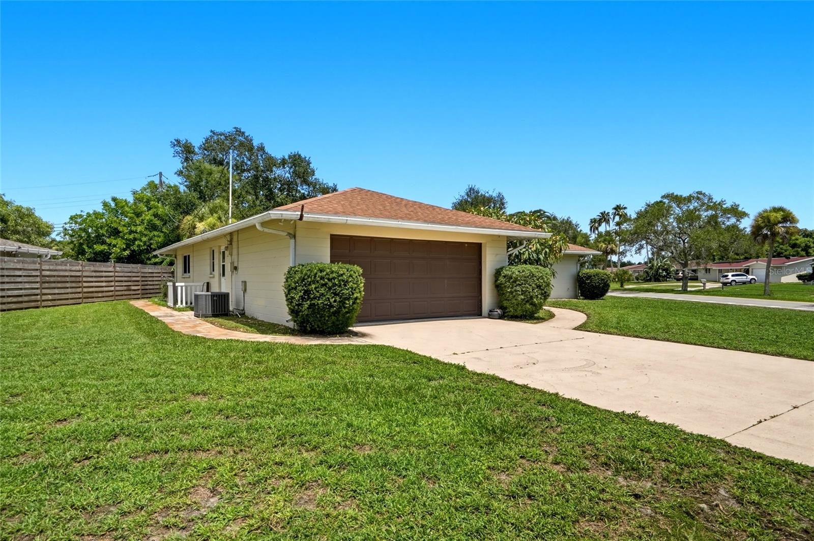 2711 GULF GATE DR — photo 26