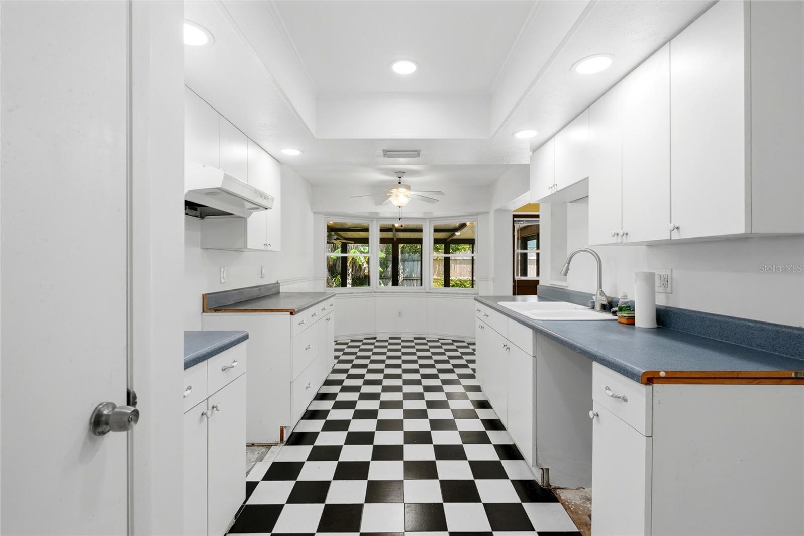 2711 GULF GATE DR — photo 10