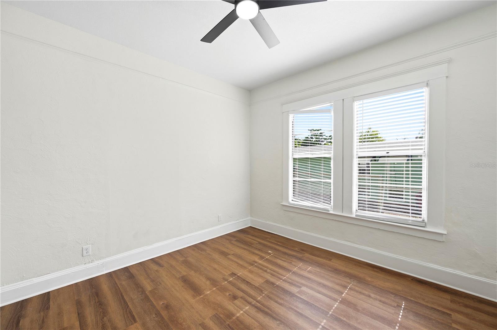 1404 E 26TH AVE — photo 26