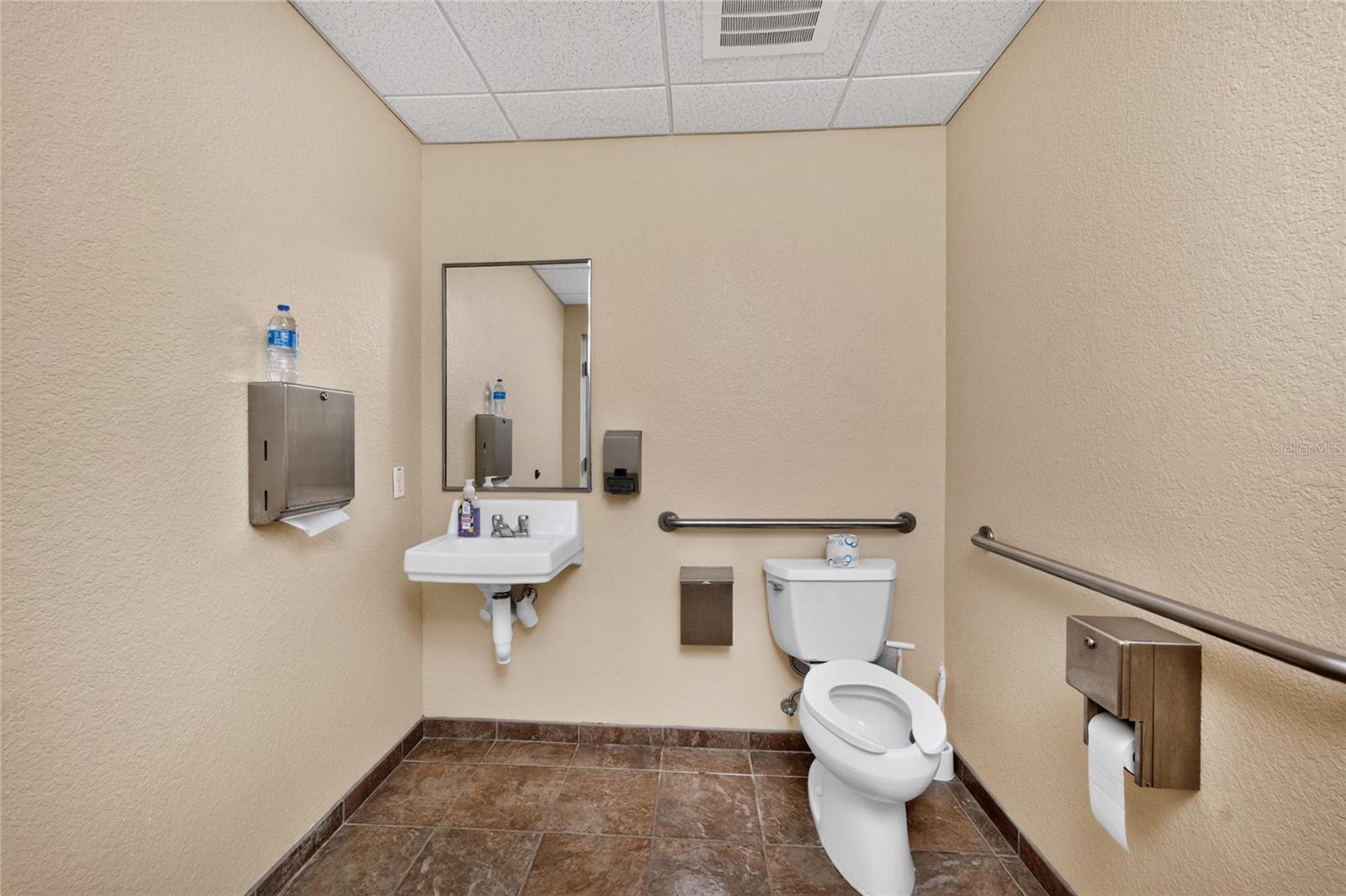 5900 and 5902 PAN AMERICAN BLVD — photo 61