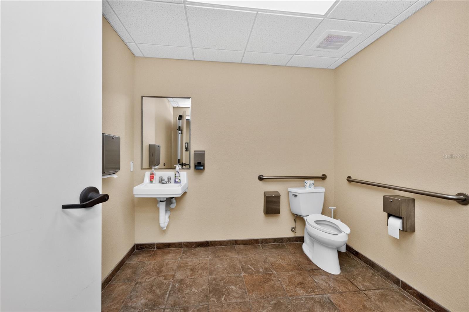 5900 and 5902 PAN AMERICAN BLVD — photo 62