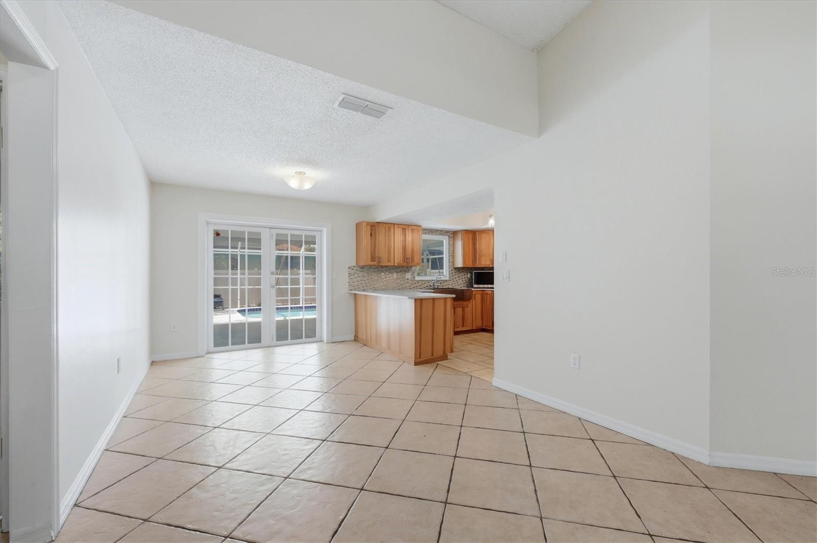 4089 KING RICHARD DR — photo 17