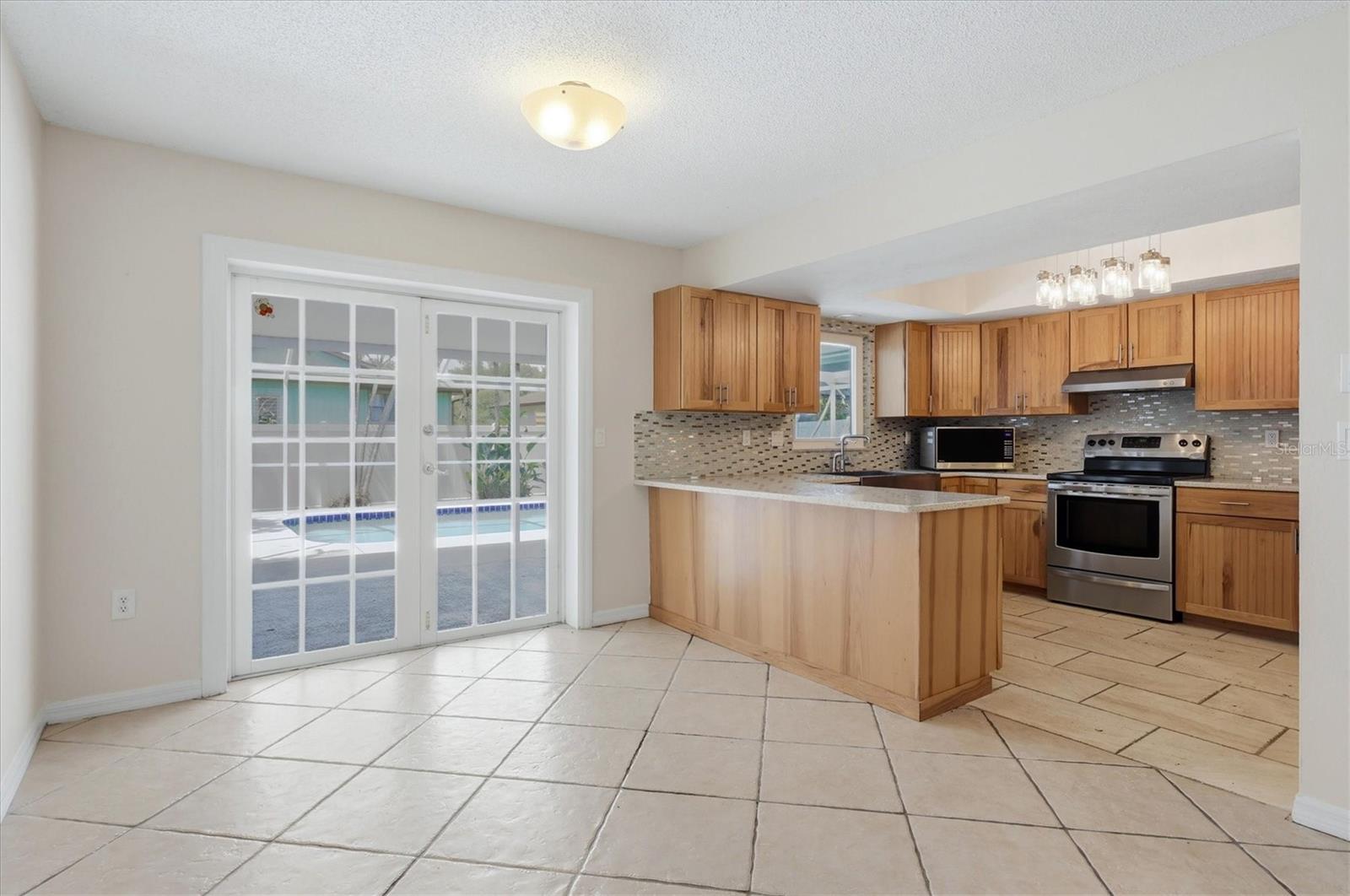 4089 KING RICHARD DR — photo 16
