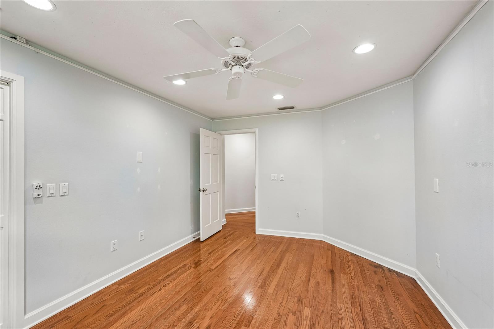 1675 LANDINGS LN — photo 27