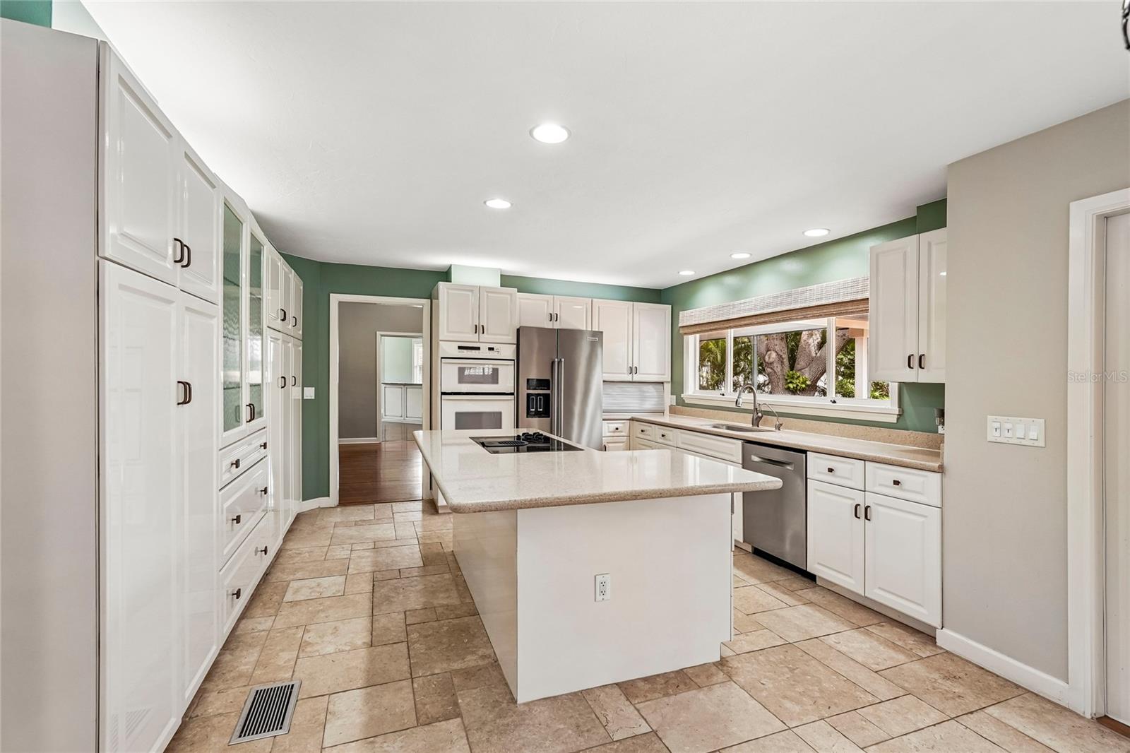 1675 LANDINGS LN — photo 2