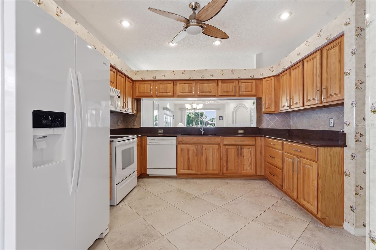 1063 DARTFORD DR — photo 5