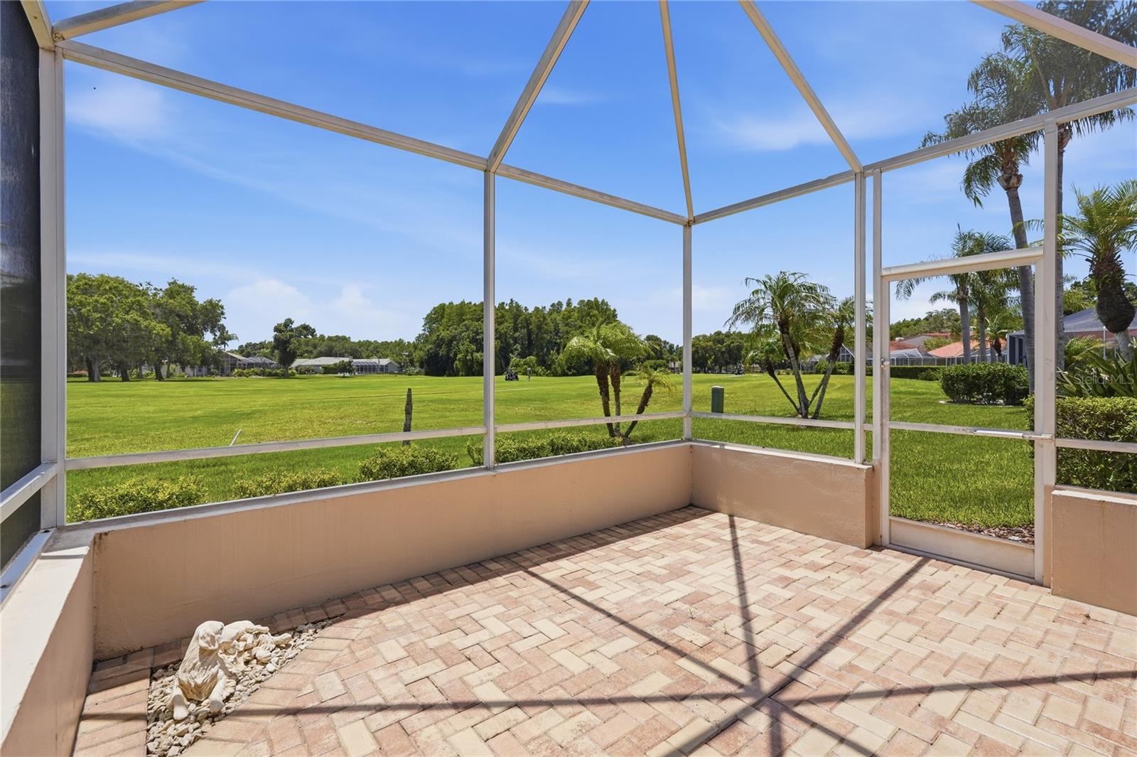 1063 DARTFORD DR — photo 32