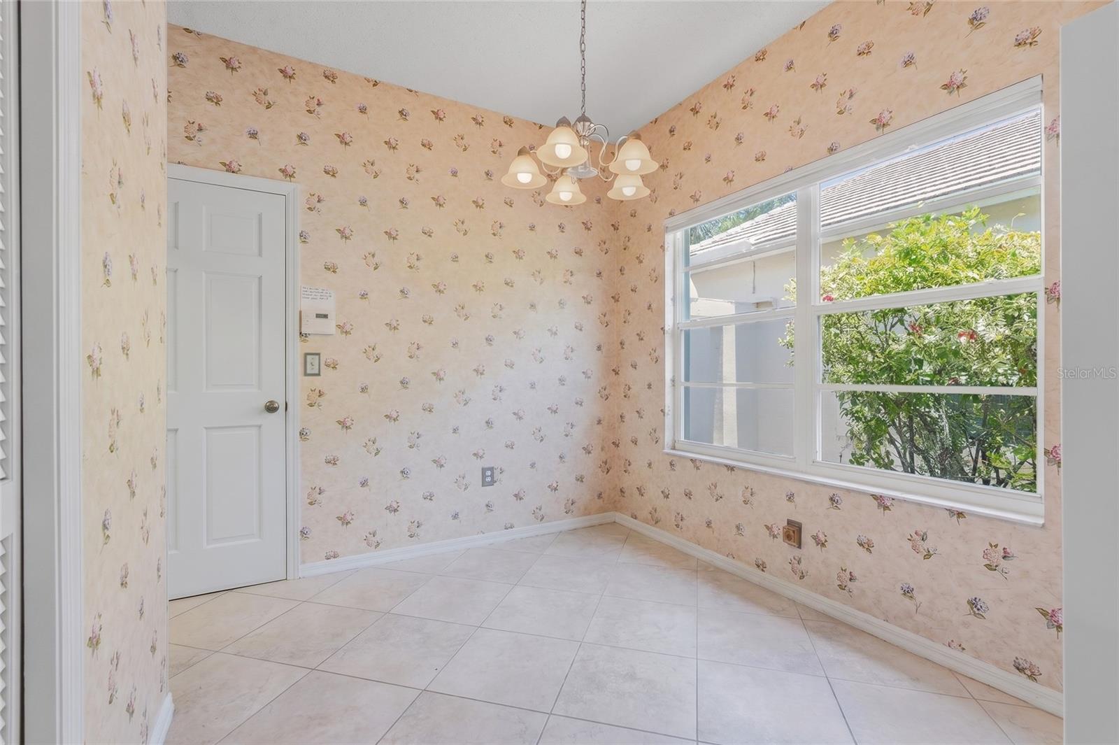 1063 DARTFORD DR — photo 8