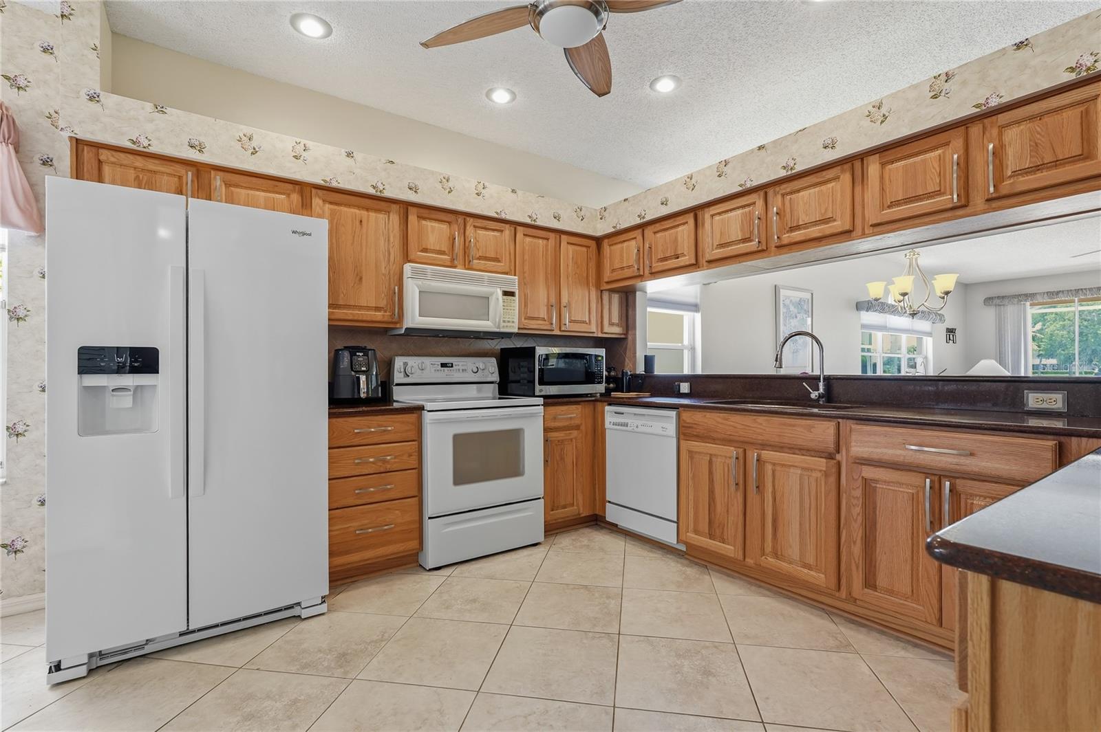 1063 DARTFORD DR — photo 6
