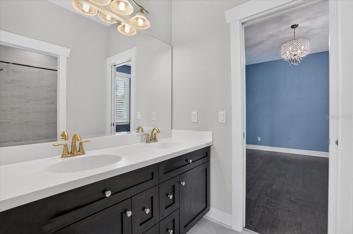 3615 W RENELLIE CIR — photo 40